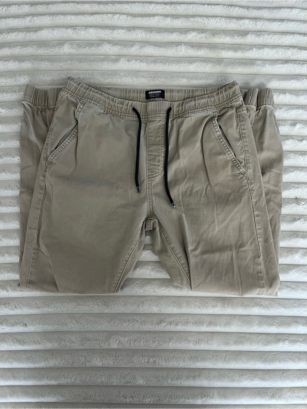 Denizen from Levi’s Men’s Beige/Tan Drawstring Jogger Pants